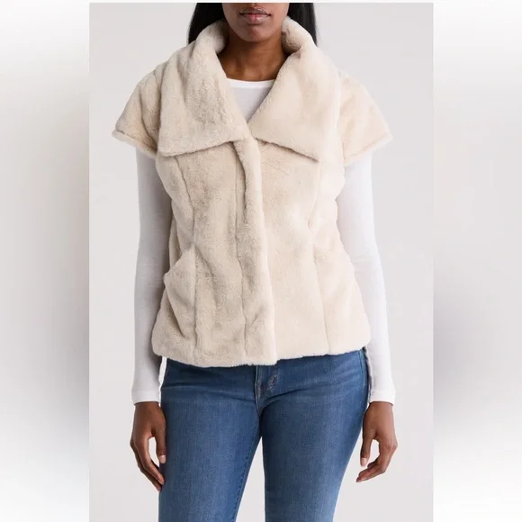 Democracy Cream Faux Fur Vest - Picture 1 of 4